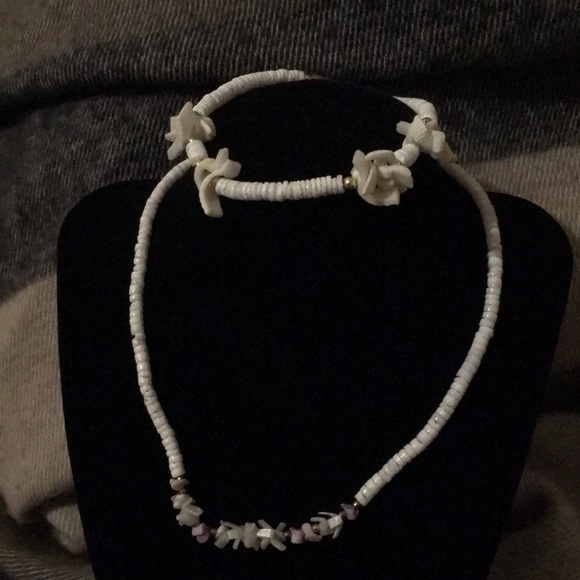 Hawaiin pukka shell necklace and bracelet set - Picture 1 of 3